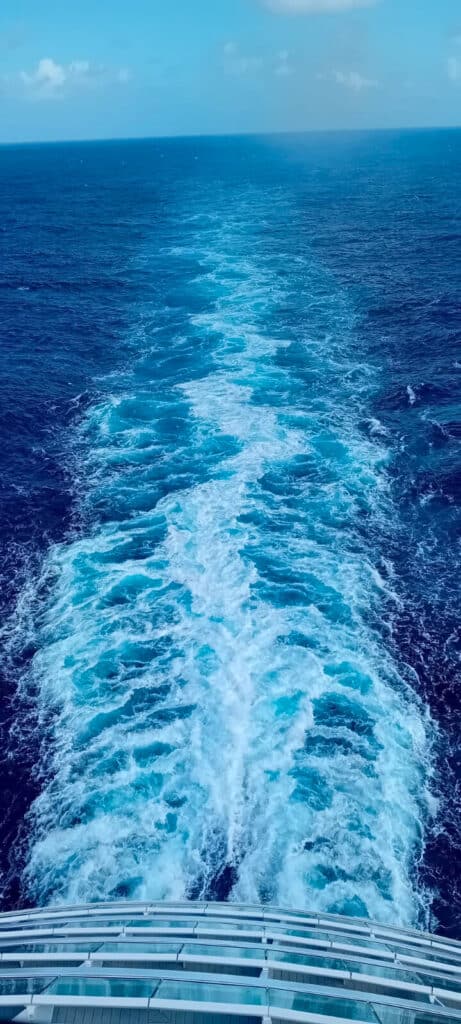 Les étudiants de 2TSB en immersion professionnelle lors des essais mer du paquebot Celebrity Xcel 6 photo a larrere du bateau 2